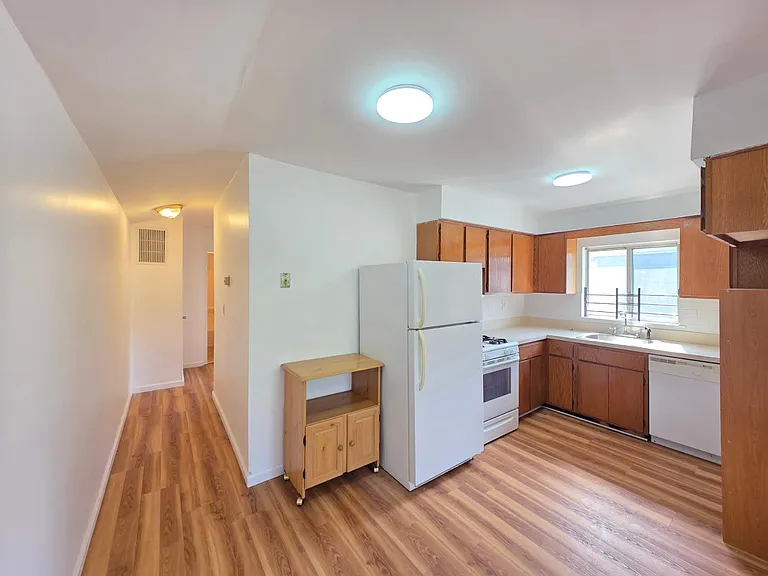 1046 Rensselaer Ave #2 — Photo 3
