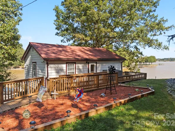 17 Outrigger Dr, Taylorsville, NC 28681