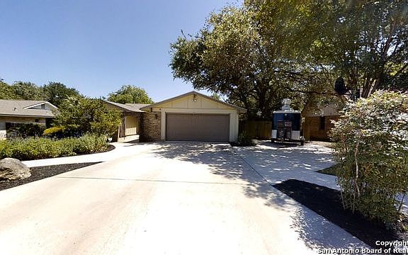 2nd image of 15614 Creekside Dr
