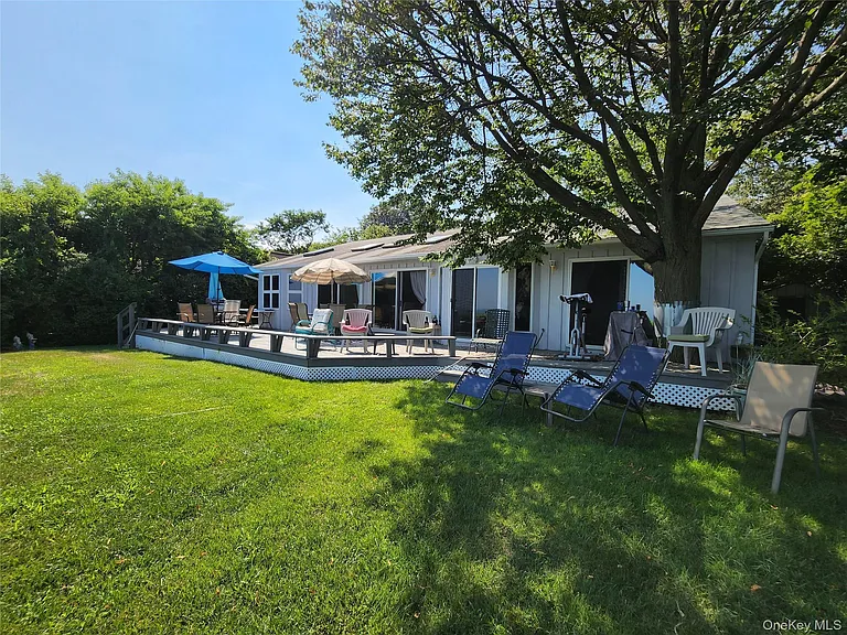 7 Riverhead Rd — Photo 2