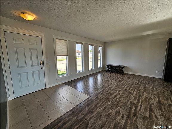 3rd image of 534 4th Avenue W