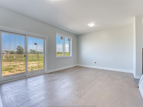 4th image of 104 Eagle St