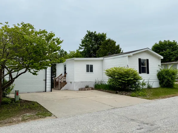 95 Earth Ave, Cheboygan, MI 49721