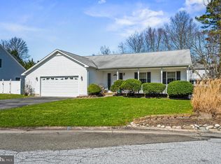 10 Hollow Ct, Manahawkin, NJ 08050