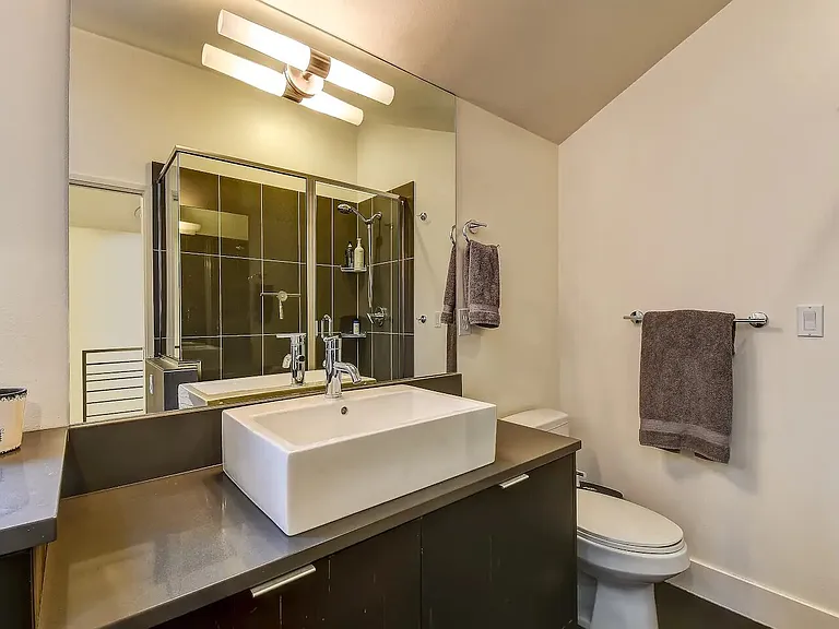 215B 12th Ave E #B — Photo 52