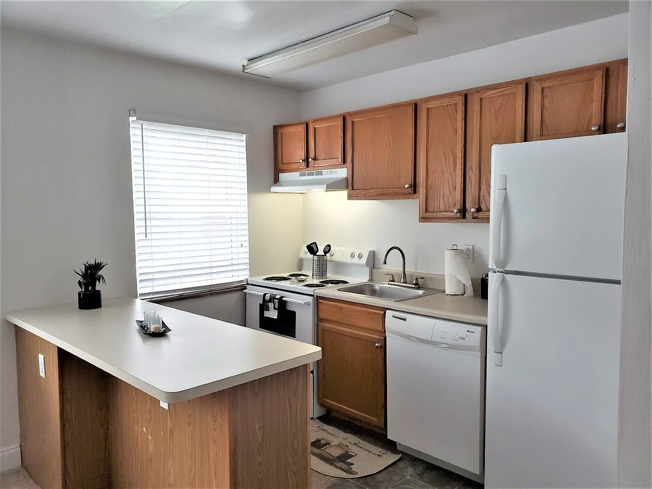 Pacific Highlands Apartments — Photo 2