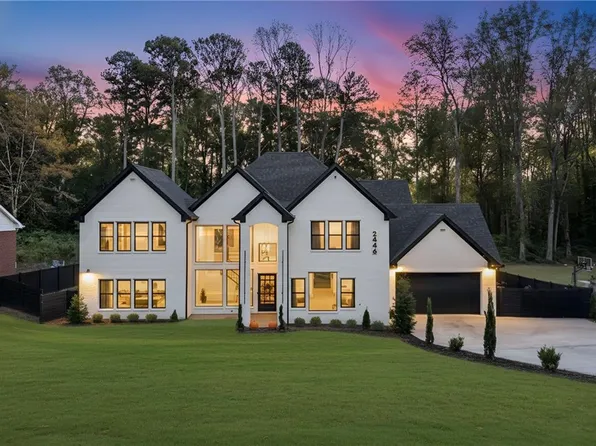 2446 Williams Down Cir, Snellville, GA 30078