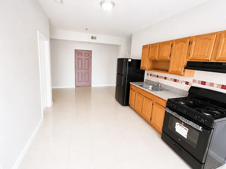 146 N Grove St — Photo 19