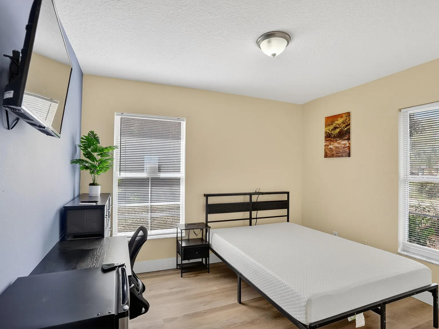 4 bed, 3.0 bath, 2244 sqft, $957 — Photo 2
