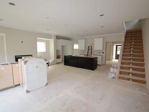 3rd image of 3426 Golden Ave