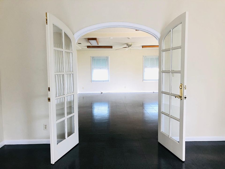 2nd image of 2447 McCall Ave