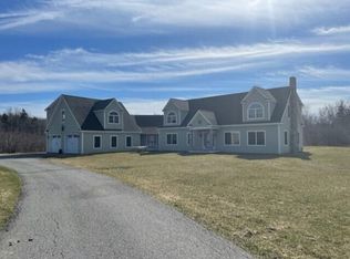 12 Journeys End Ln, Owls Head, ME 04854