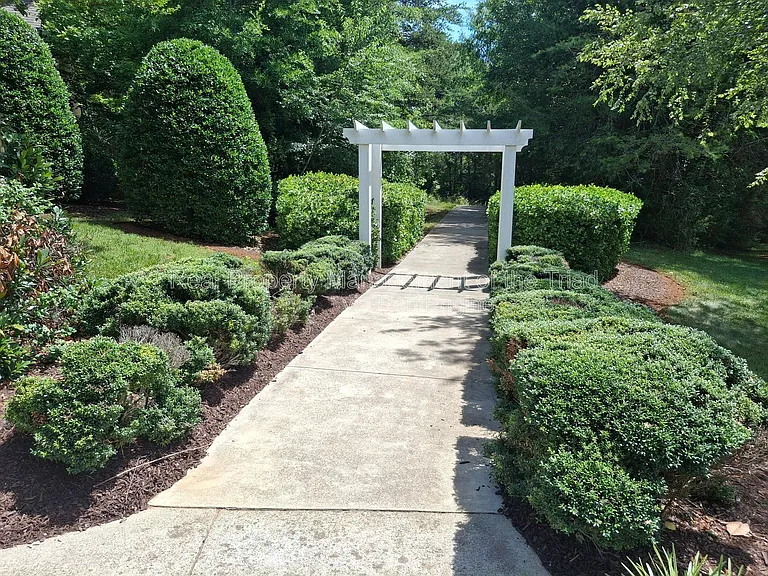 521 Mill Pond Dr — Photo 13
