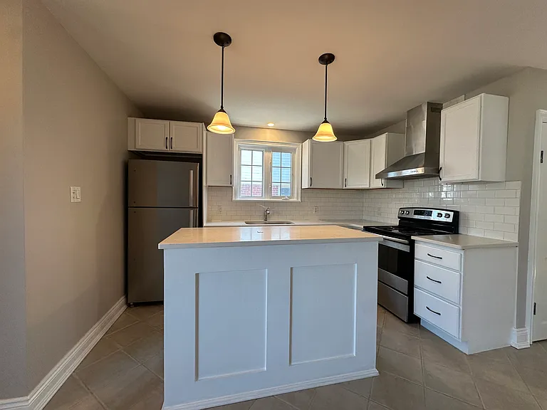 190 Highland Ave — Photo 1