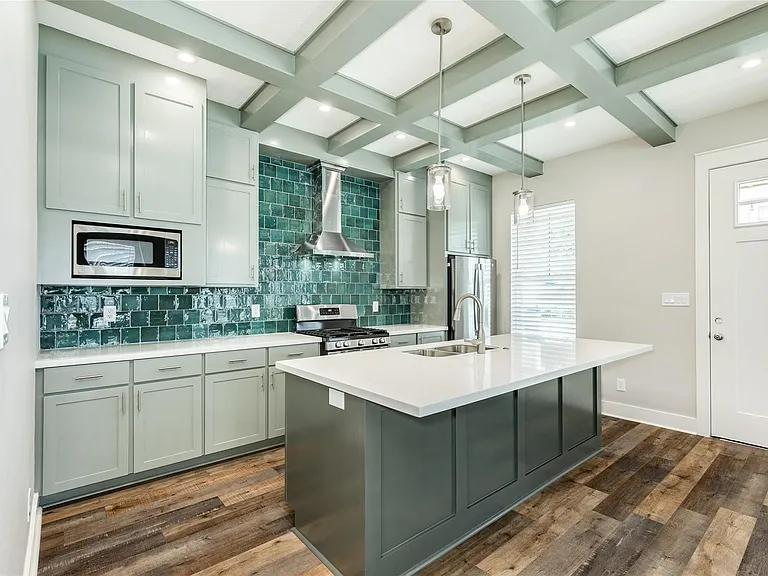 3228 Avenue R #1 — Photo 9