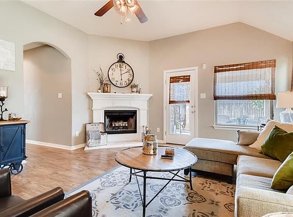 4th image of 1817 Chimney Dr