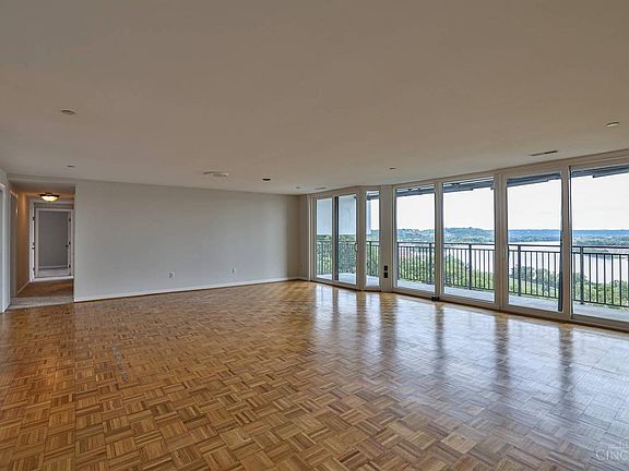 3rd image of 415 Bond Pl Unit 9-B