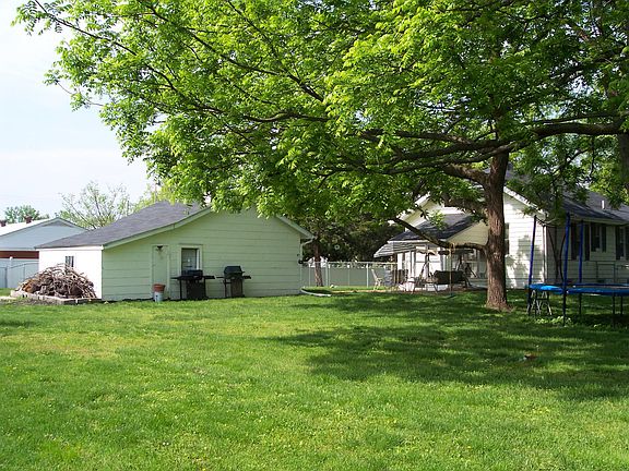 great big fenced yard almost 1/2 acre