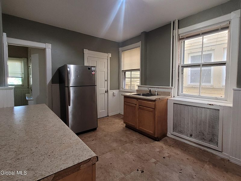 3rd image of 475 Hamilton Street