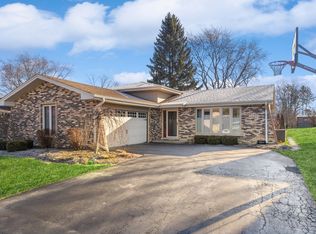 8353 Field Crest Ave, Willow Springs, IL 60480