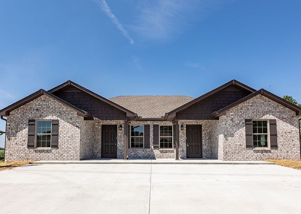 1st image of 215 Kerr Way
