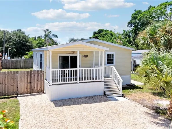 264 NE Oak St, Stuart, FL 34994