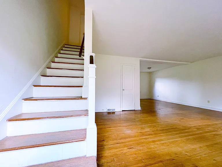 Latham Park Manor — Photo 47