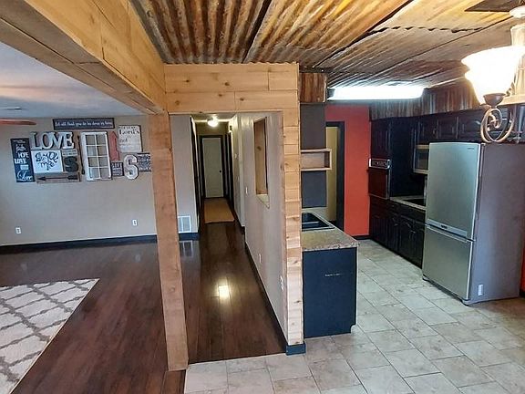 4th image of 722 Millwood Ct