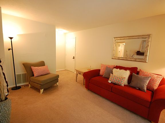 4th image of 8270 Bentwood Circle East Dr APT 2D
