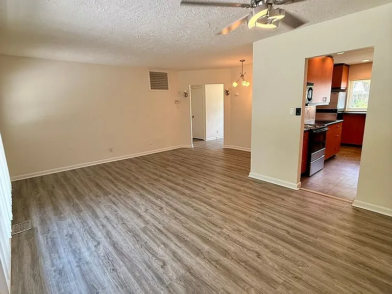 645 Brookfield Rd — Photo 3