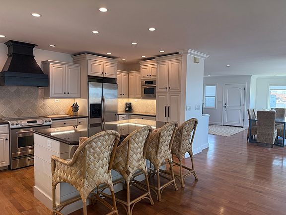 3rd image of 1816 Hermosa Ave APT 7