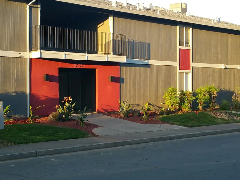 1210-1250 Kenny Dr — Photo 25
