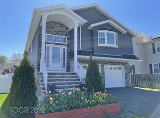 17 Thiem Ave, Rochelle Park, NJ 07662
