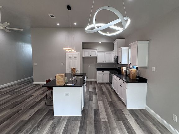 4th image of 807 Sayle St
