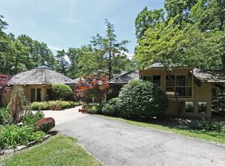 139 E County Line Rd, Barrington, IL 60010