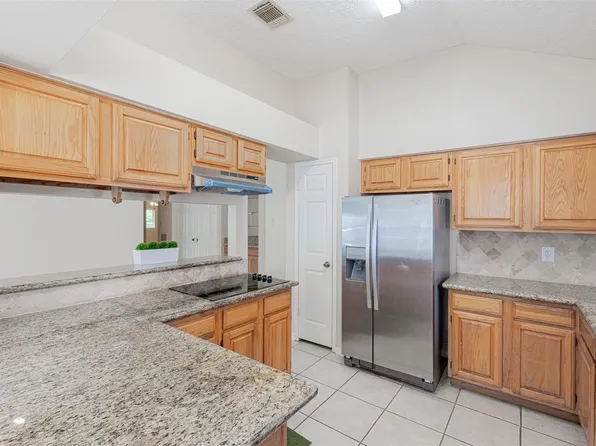 3303 Kempwood Dr, Sugar Land, TX 77479