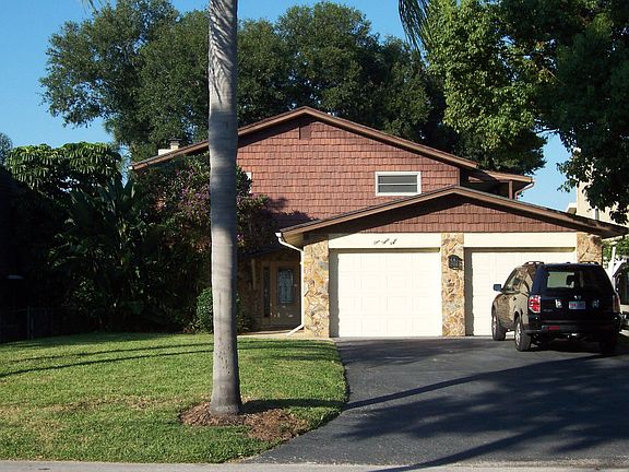 5th image of 138 Lake Shore Dr N