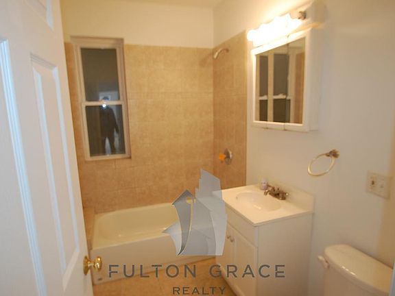 4th image of 4427 N Monticello Ave