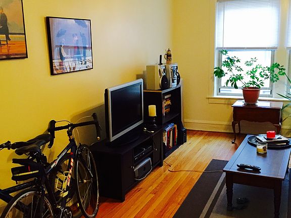 3rd image of 3427 N Marshfield Ave APT 2W