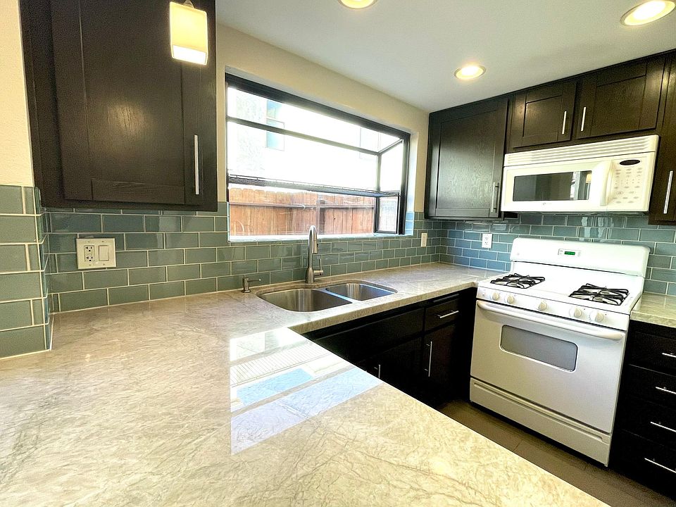 1st image of 903 Agate St Unit 3