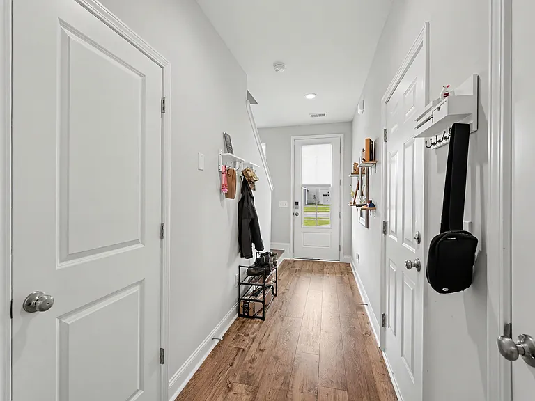 341 Chapman Cir — Photo 4