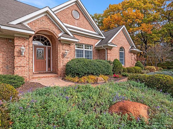 2nd image of 5411 N Meadow Ct