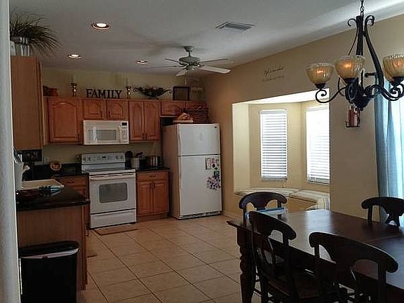 Eat-in Kitchen
