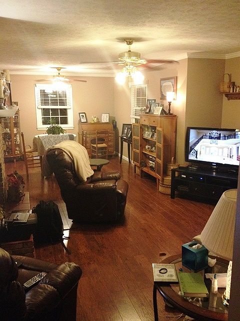 2nd image of 105 Lake St