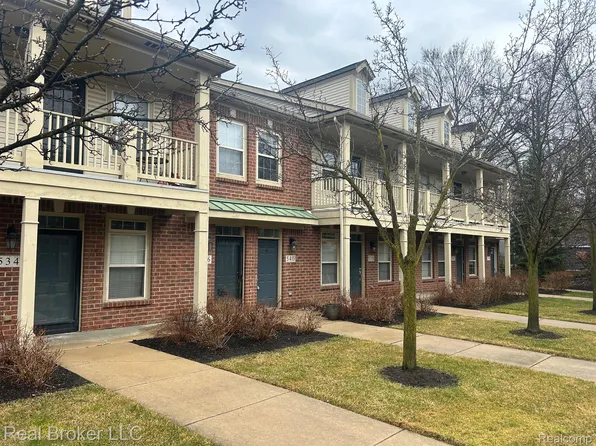 540 Riviera Ct, Walled Lake, MI 48390