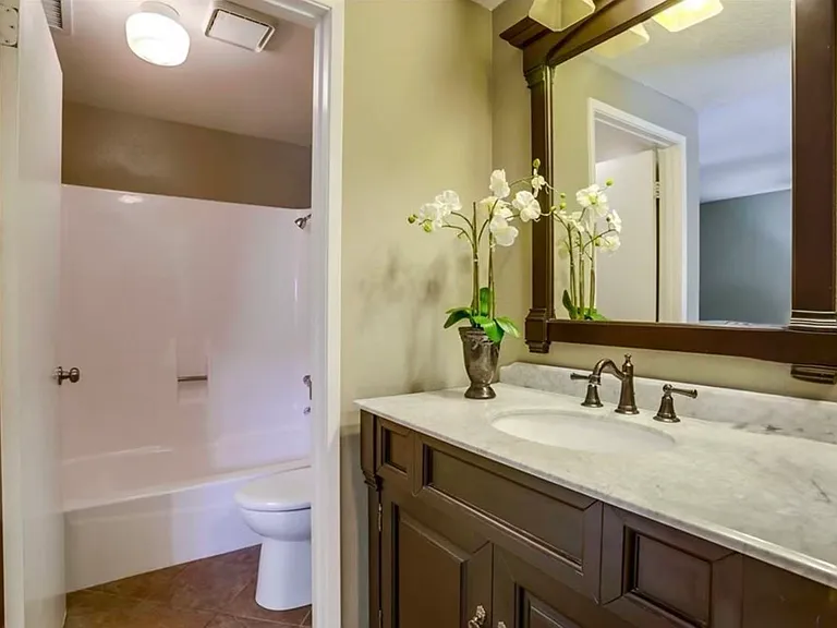 2620 Huntington Dr #F — Photo 2