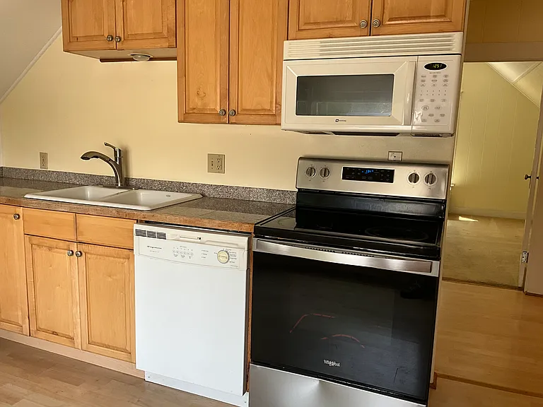 712 1/2 N Park St #1/2 — Photo 6