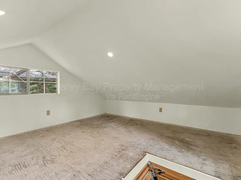 706 Crocker Ave — Photo 13