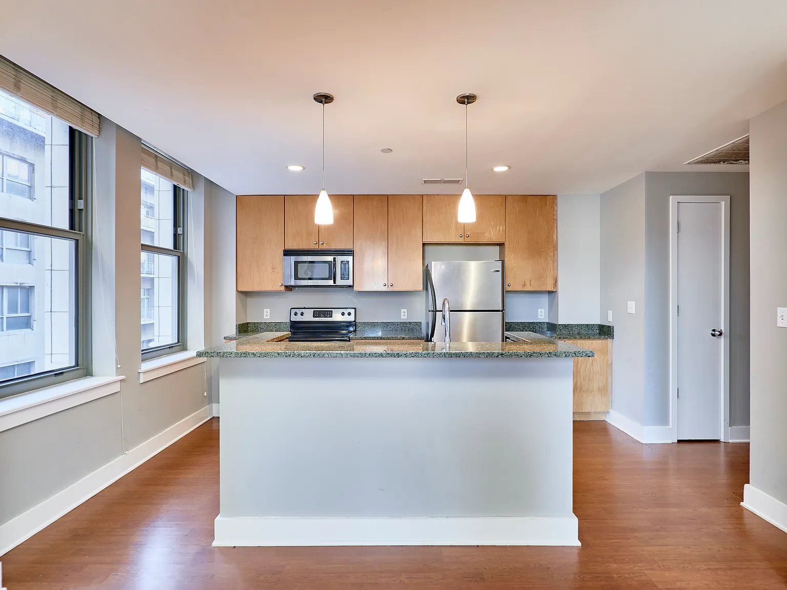 2 bed, 1080 sqft, $2,200 — Photo 2