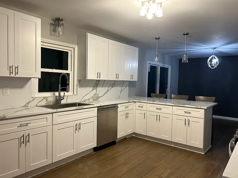 2299 Saratoga Dr — Photo 3